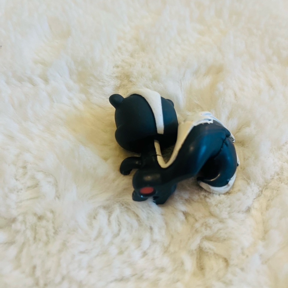 Littlest Pet Shop Dark Grey White Skunk With Green Eyes #253 - Picture 3 of 4